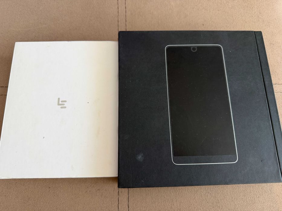 Essential Phone PH-1 и LeEco X620