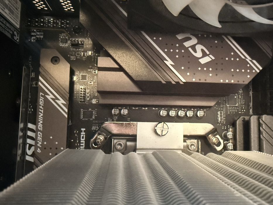 Vand stocare 2TB SSD NVMe