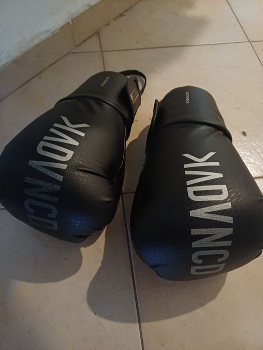 Боксови ръкавици 12oz – Отлично състояние