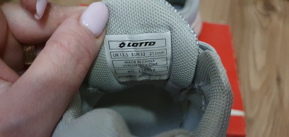 Adidasi Nike air max  32