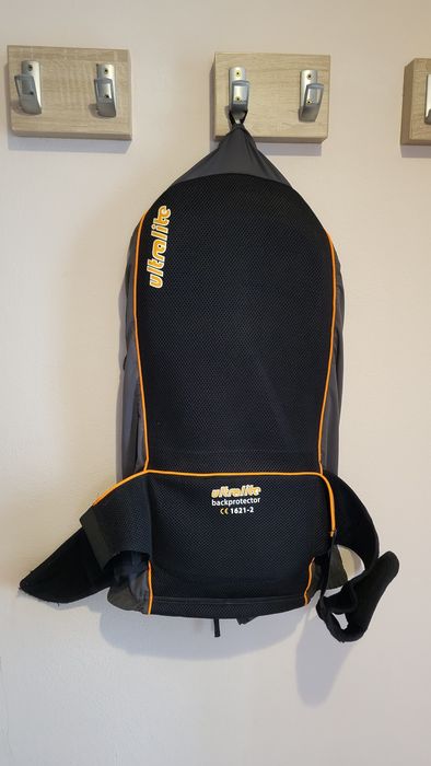 Vând protecție coloană, sport