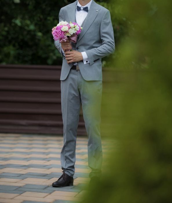 Vând costum in stare bună, purtat o singură dată