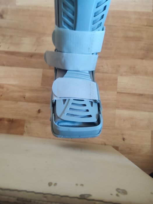 Ортопедичен ботуш,шина