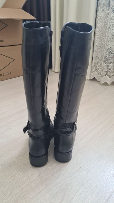 Продам женские сапоги