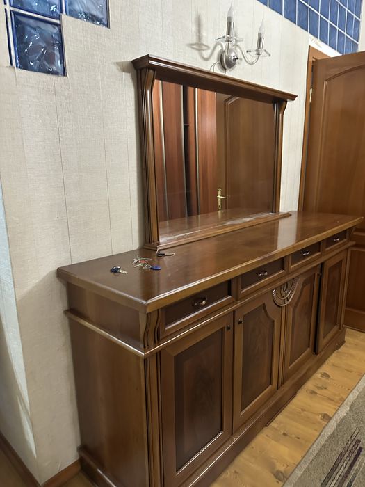 Комод с зеркалом