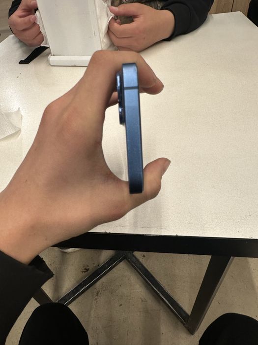 Продам iPhone 13 в хорошем состояний