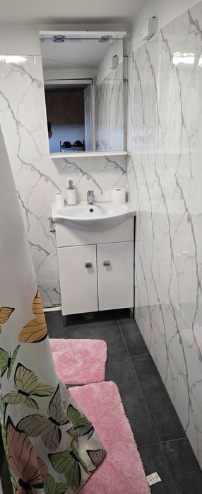 Inchiriez proprietate privata 750 m cu cabana