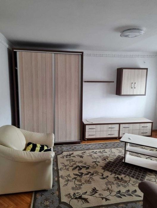 Inchiriez apartament 3 camere