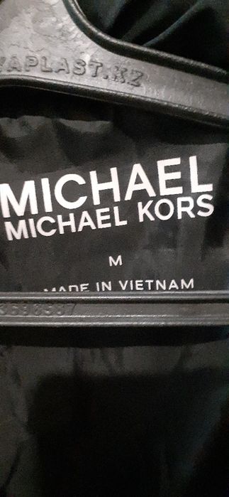 Продаю пуховик ,бренд MICHAEI KORS