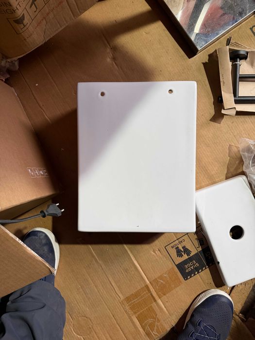 Керамично тоалетно казанче Darwin, бяло с фитинги