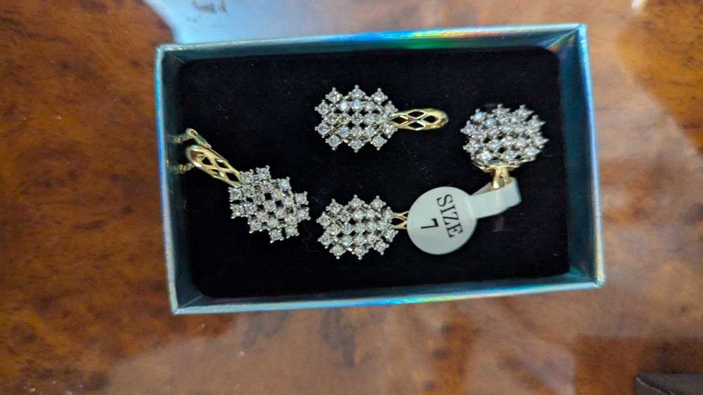 продам 2 привозных бижутерных набора,