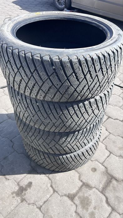 Продам шины Goodyear 245/45/R19 зима