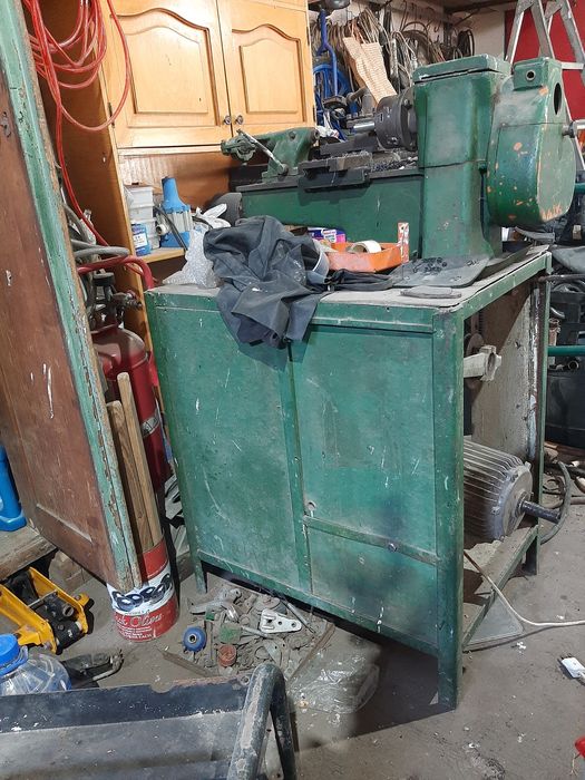 Vând strung la  4000 lei și crăpător de lemne la 2500 lei