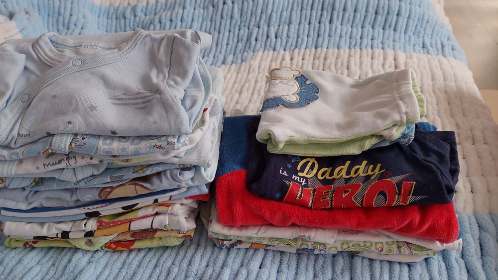 Продавам бебешки дрешки