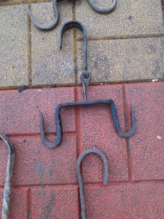 Вериги за огнище , ръжени за жар и ченгели за дране.