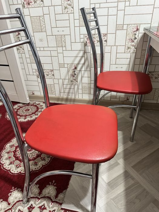 Кухонный стол со 6 стульями.140/80см