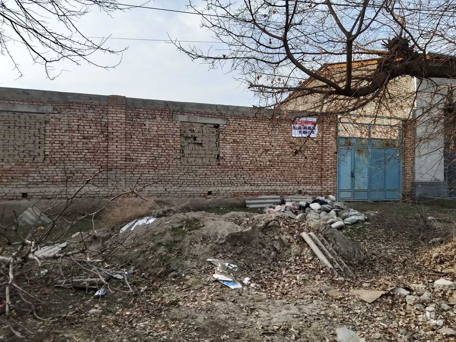 8 sotix qurilishi tugallanmagan uy sotiladi