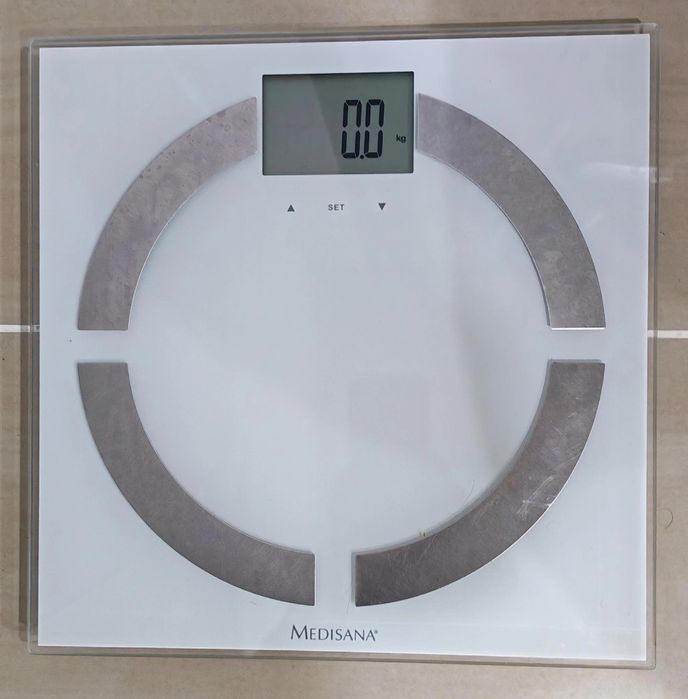 CANTAR PERSOANE cu analizator corporal MEDISANA  ca  NOU