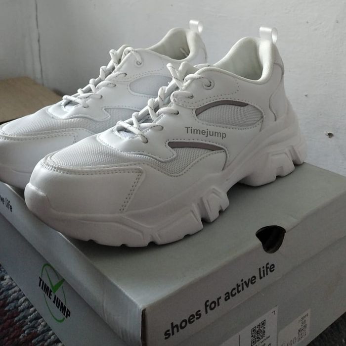 Продам кроссовки)))