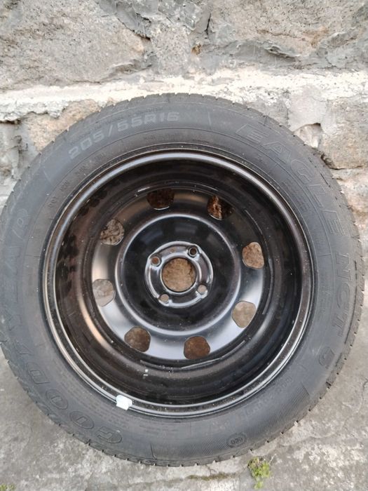 Чисто нова гума Goodyear със джанта за Пежо 307