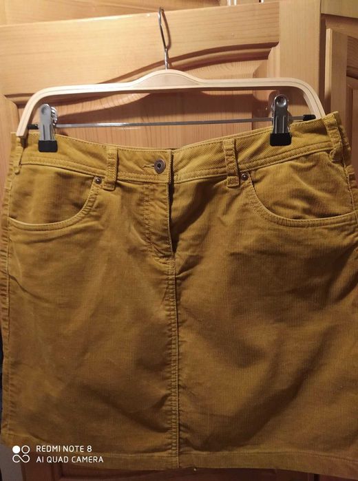 Немска поличка цвят горчица  размер 40 (M-L )