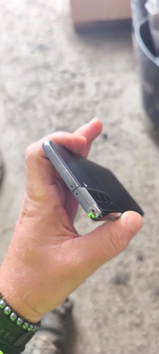 Продавам samsung S21