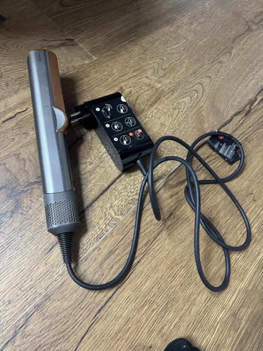 Vand placa de indreptat parul dyson HT01