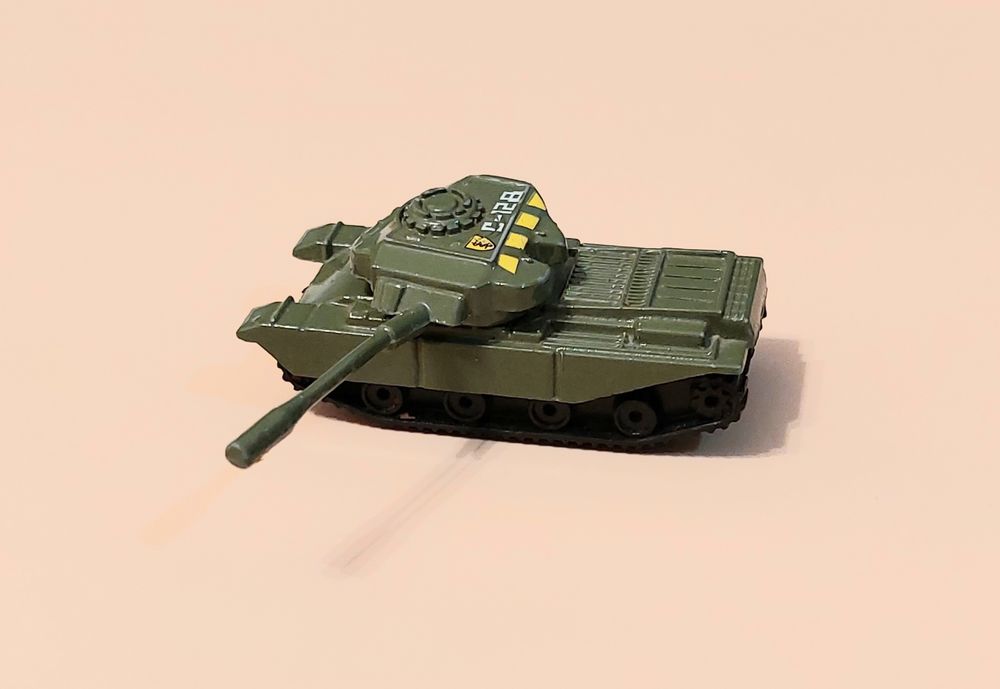 Маленькие железные машинки