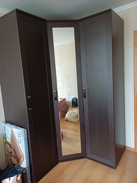 Шкаф угловой вестимый