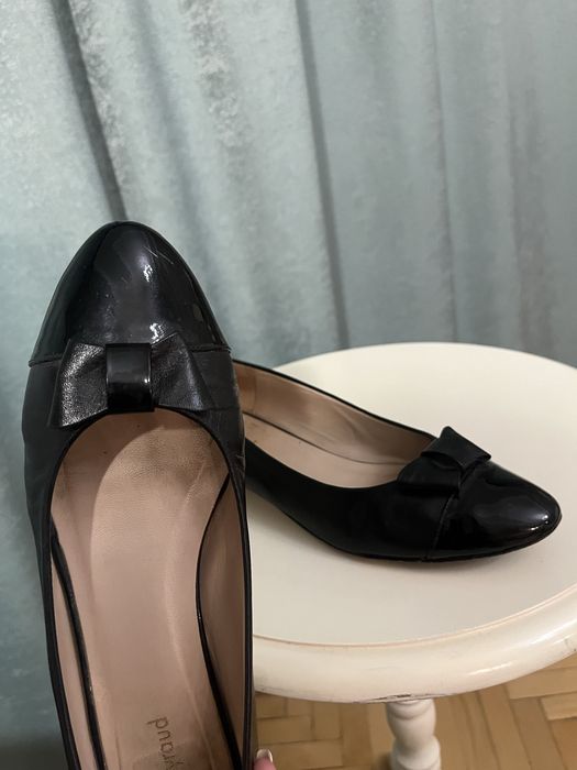 Туфли черные на низком каблуке