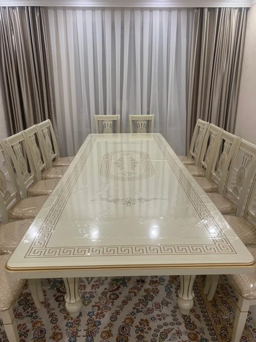 Стол до 3х м и 14 стульев