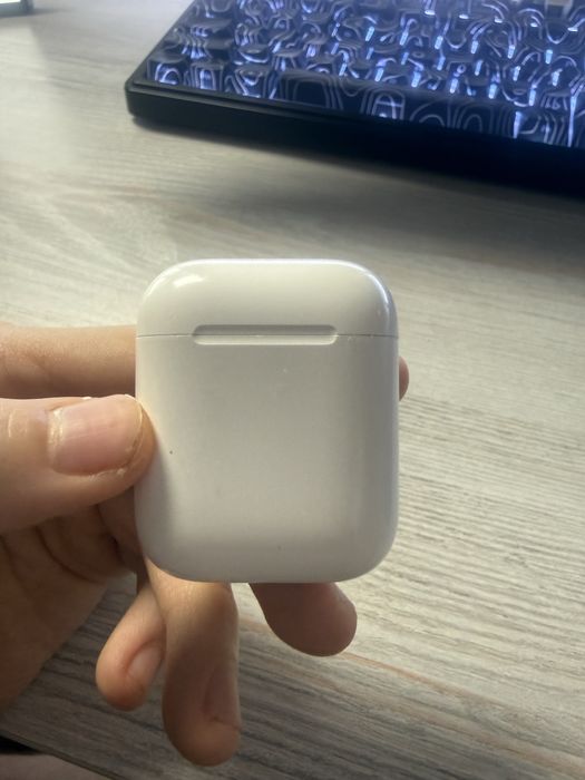 Apple AirPods в хорошем состоянии