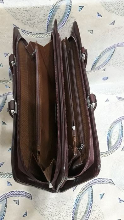 Продам портфель в хорошем состоянии