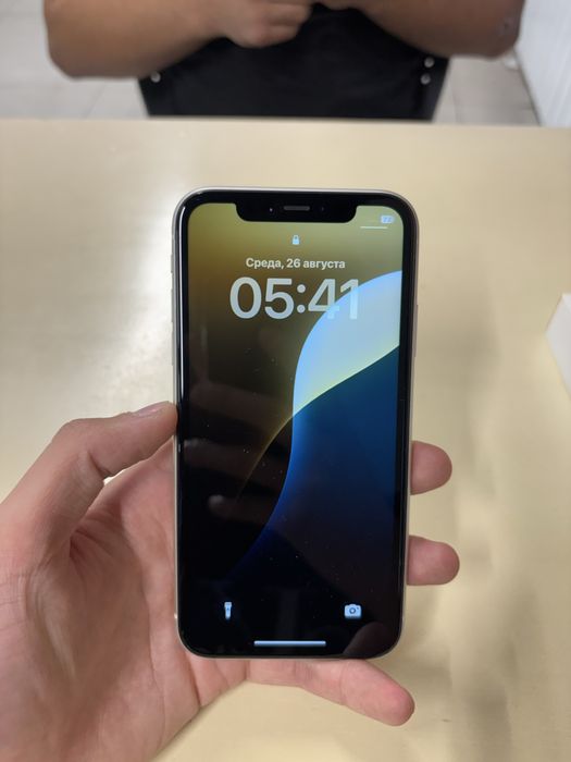 продам iPhone 11