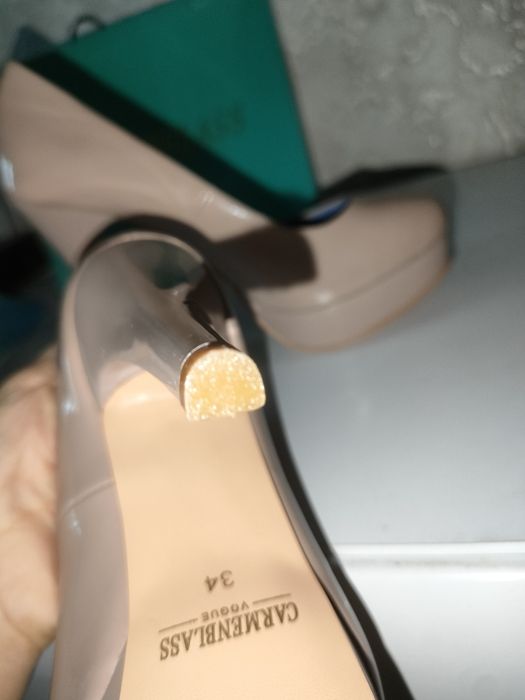 Туфли женские. Кремовые