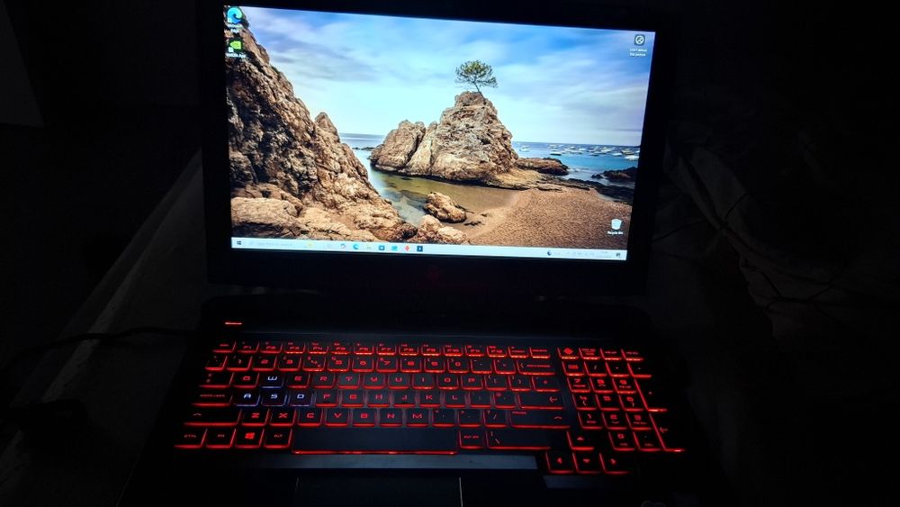 Hp Omen 7265NGW i5 7300HQ, 16GBRAM, Gtx1050, Ssd + HDD