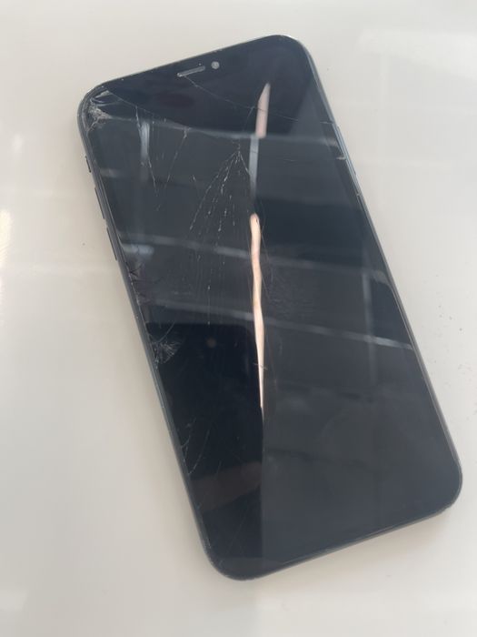 Iphone XR сломанный