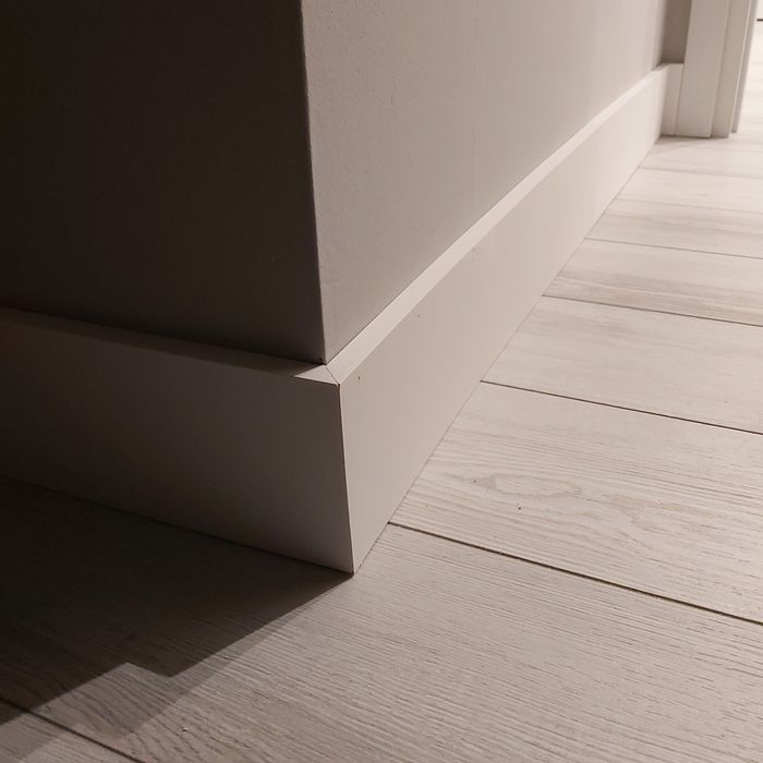 Установка плинтусов,монтаж полиуретан,установка дверей,врезка замков ...