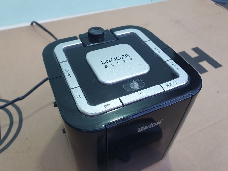 Проекционен Радиочасовник - Tevion с Радиосигнал и FM Радио !