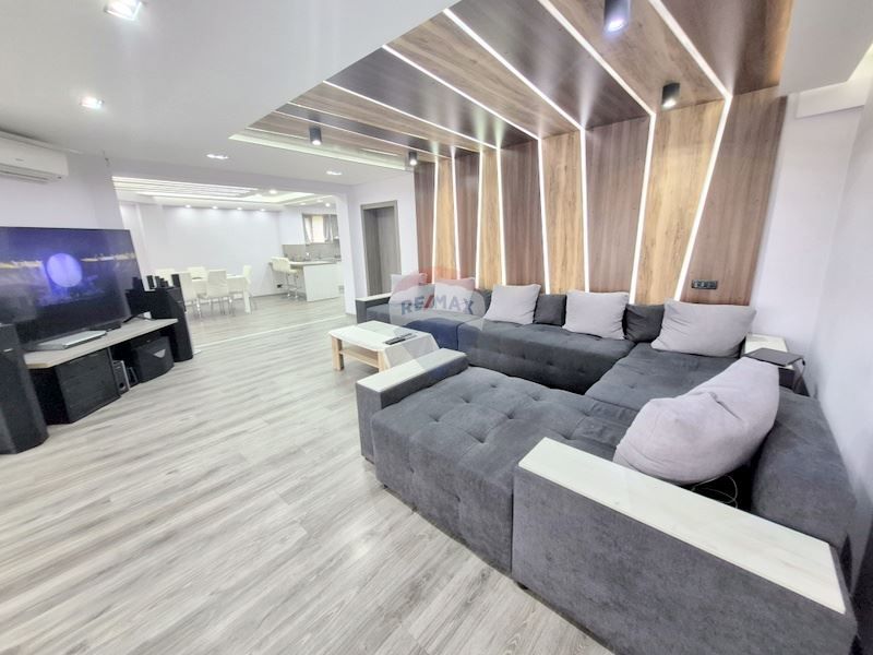 Дава се под наем Тристаен апартамент в Варна, Бриз - 160 кв.м за 1100 € - Снимка #3