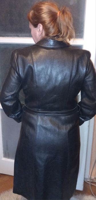 Blana deosebita si pardesiu piele superbe cititi detaliile.