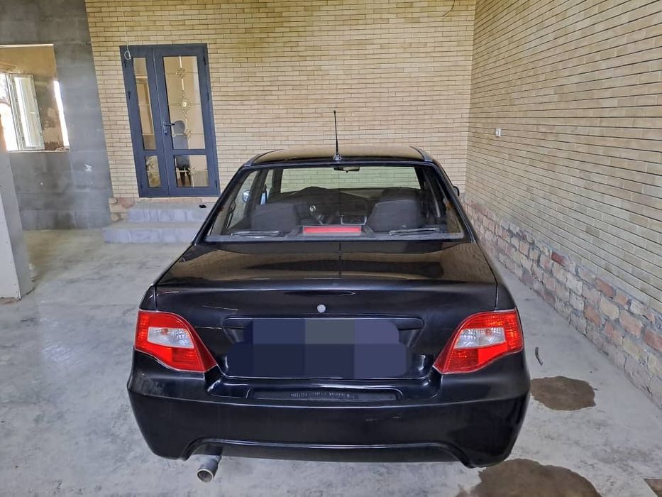 Qora neksiya avtomobili