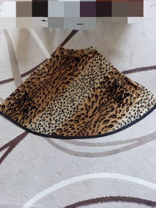 Fusta clos luxoasa, noua, catifea naturala cu structura