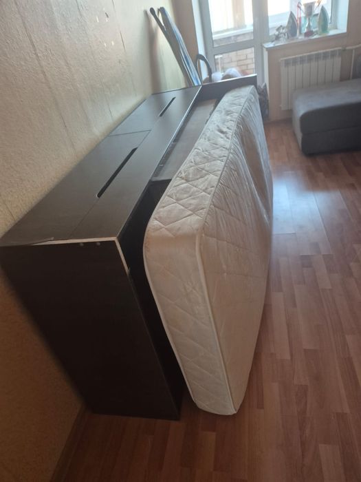 Отдалим кровать