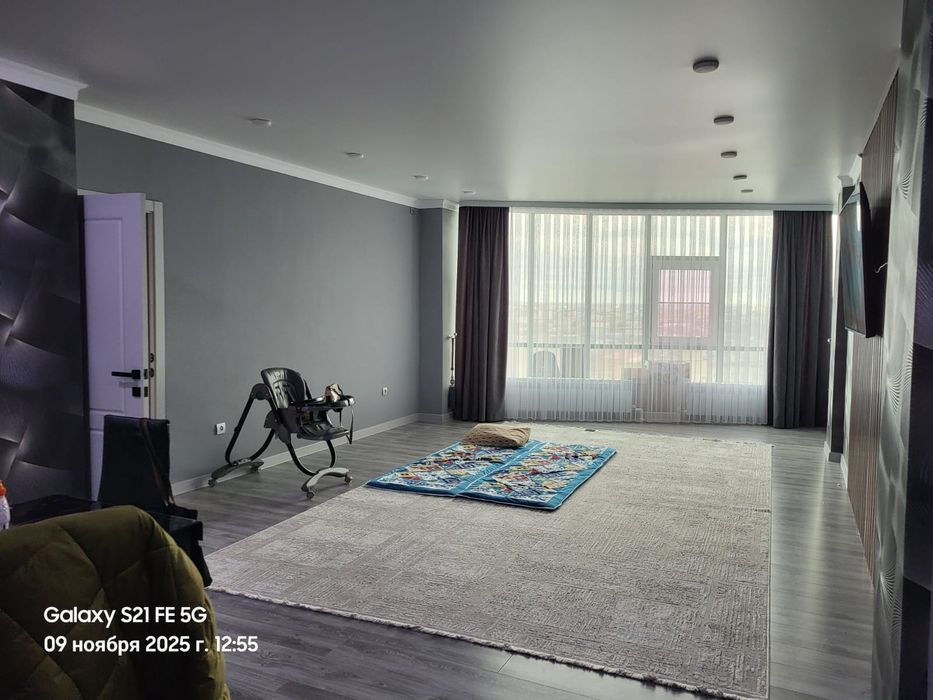 Продам квартиру в 11 микрорайоне.