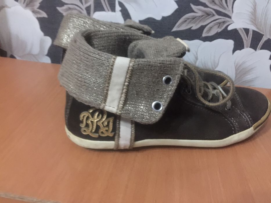 Женские кроссовки