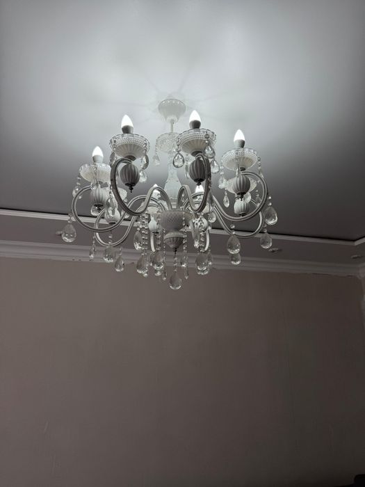 Продам люстры разные.