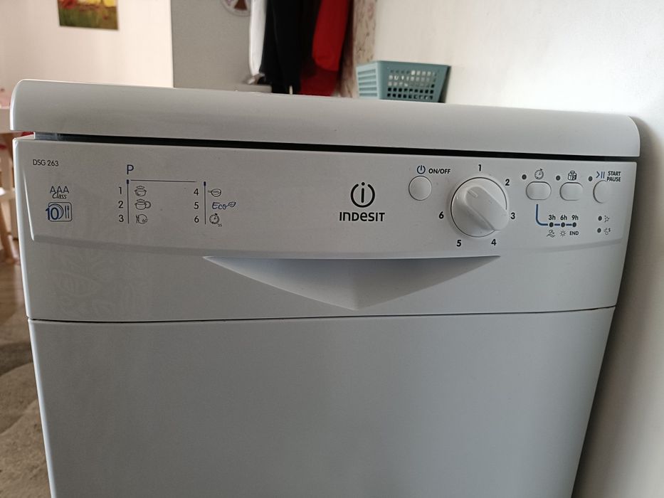Mașină de spălat vase Indesit in stare buna de funcționare