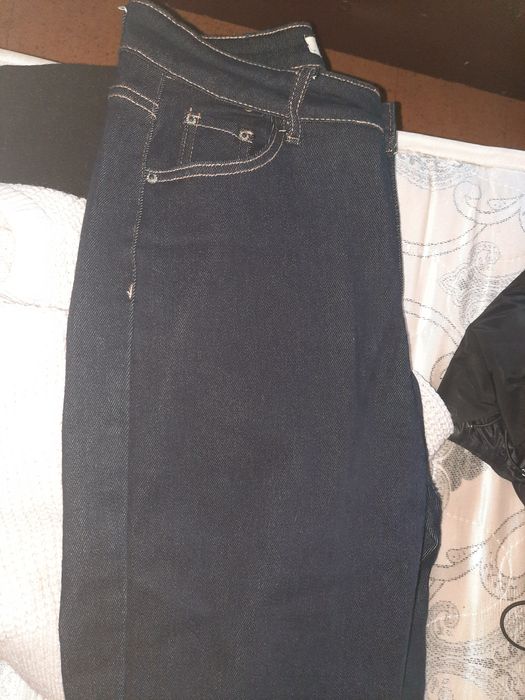 Отдам одежду куртки кофты обувь