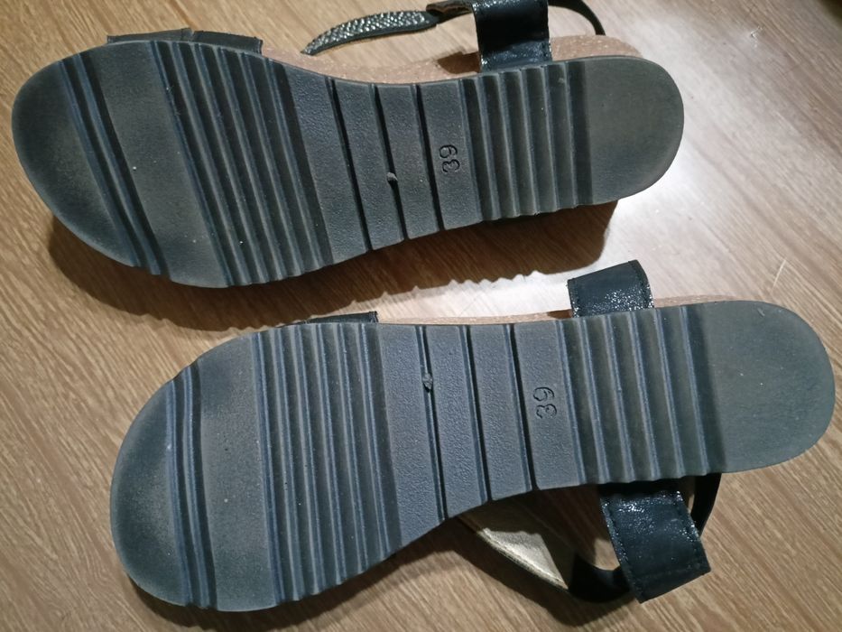 Босоножки  39 размер